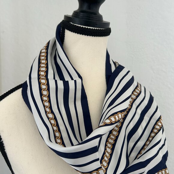Oscar de la Renta 100% silk scarf white and navy stripe with gold chain detail - Picture 2 of 8
